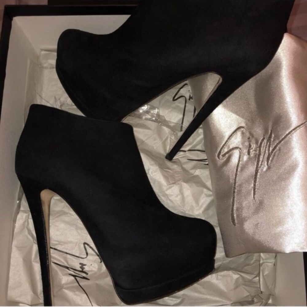 Giuseppe Zanotti ankle booties